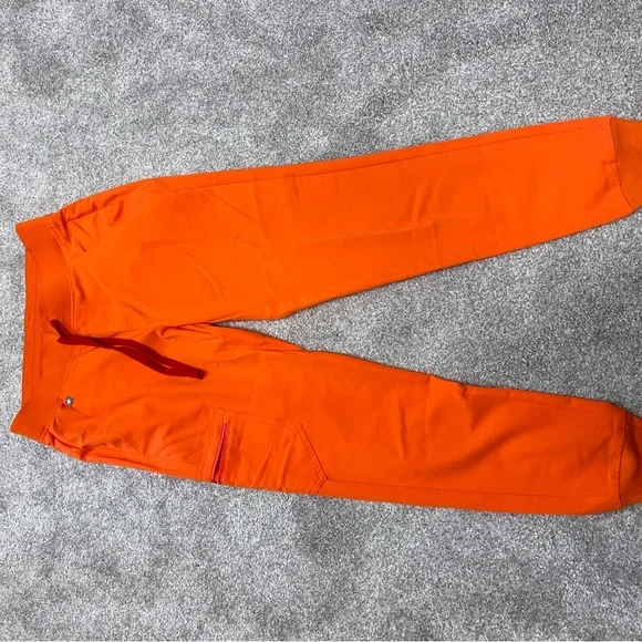 FIGS Women’s Orange Scrub Set - Picture 5 of 6